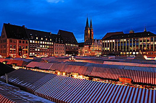 风景,圣诞节,市场,晚间,左边,教堂,背影,城市,喷泉,大市集,纽伦堡,中弗兰肯,德国,巴伐利亚,欧洲