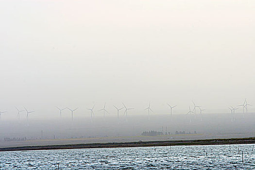 风力发电站,湖畔,雾色,远山