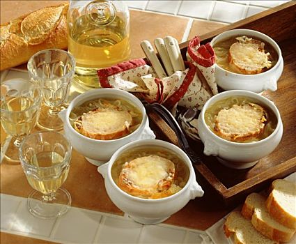 法国,洋葱汤,白葡萄酒,法棍面包