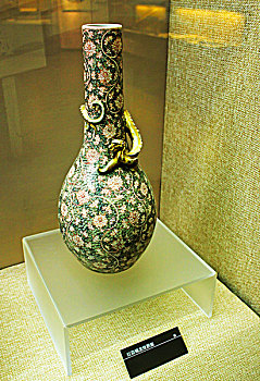 赣州博物馆的展品瓷器花瓶