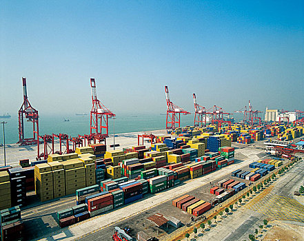深圳赤湾港港口集装箱