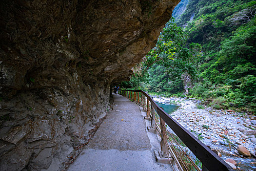 台湾花莲太鲁阁风景区著名的砂卡礑步道