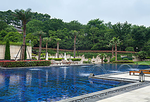 花园游泳池