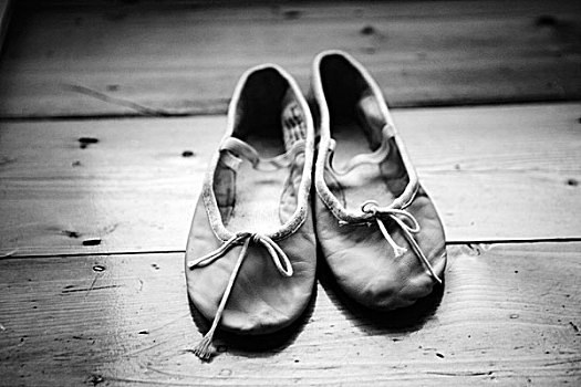 一对,小,破旧,芭蕾舞,鞋,阳光,光泽,木质,地面,伦敦,英国
