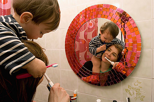 母亲,儿子,刷牙,一起