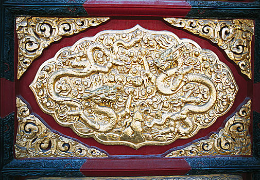 北京故宫太和殿后门上的龙