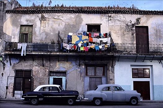 两个,老爷车,灰色,黑色,正面,建筑,老,房子,哈瓦那,古巴,中美洲