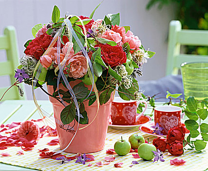 玫瑰,铁线莲,琉璃苣,粉色,花瓶,夏天