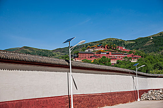 山西忻州市五台山善财洞下院寺院围墙