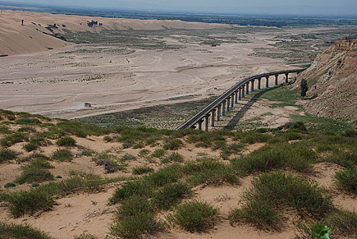 内蒙古库布齐响沙湾旅游区京包铁路线