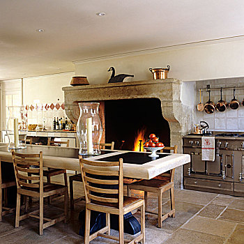 旧式,厨房,餐桌,正面,壁炉,地中海国家,房子