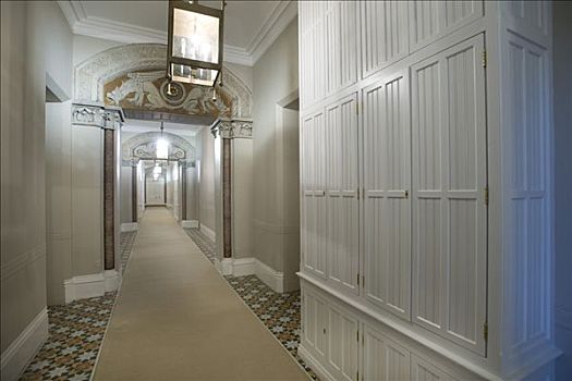走廊,2009年