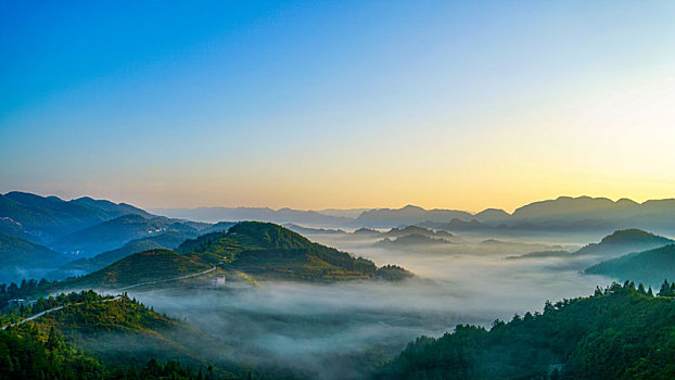 重庆酉阳,金秋时节,乡村清晨美不胜收