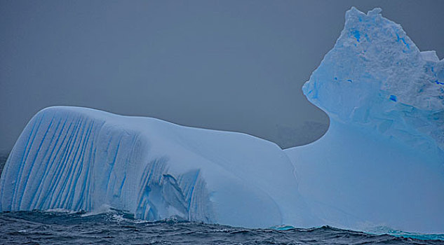 南极海上冰川