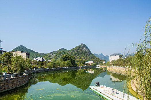 蓝天下中国广西柳州市鹿寨县中渡千年古镇护城河