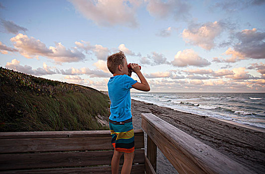 男孩,海滩,观景,双筒望远镜,吹,石头,保存,佛罗里达,美国