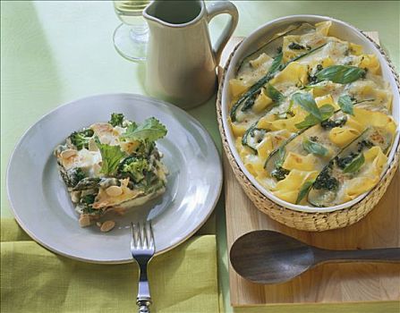 西葫芦,烤面,蔬菜砂锅,火腿