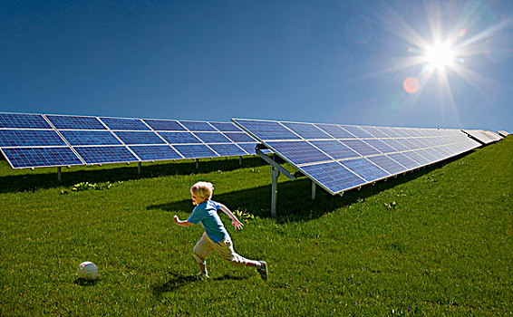 男孩,玩,土地,太阳能电池板