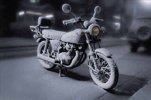积雪,摩托车,街上