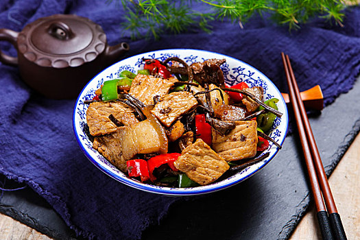 茶树菇炒肉