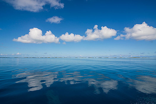 云,反射,水,土阿莫土岛,法属玻利尼西亚,大洋洲