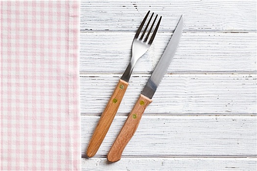 刀,叉子,木桌子