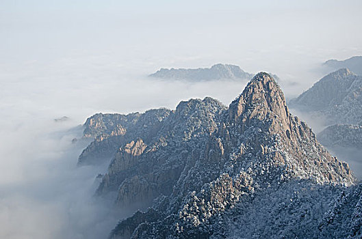 黄山冬季雪景与云海