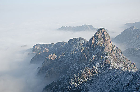 黃山冬季雪景與云海