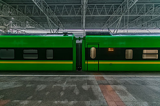 复兴号绿色高铁动车