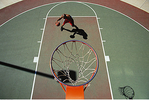俯视,男人,运球,篮球,靠近,篮筐