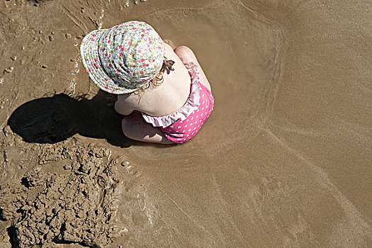 幼儿,女孩,玩,沙子,海滩