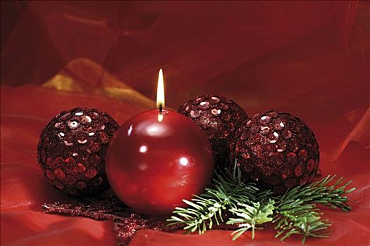 照亮,红色,蜡烛,三个,圣诞装饰,球,杉枝