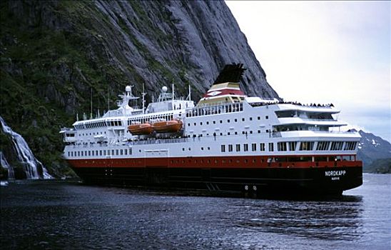 船,进入,狭窄,峡湾,海峡,诺尔兰郡,挪威,斯堪的纳维亚,欧洲