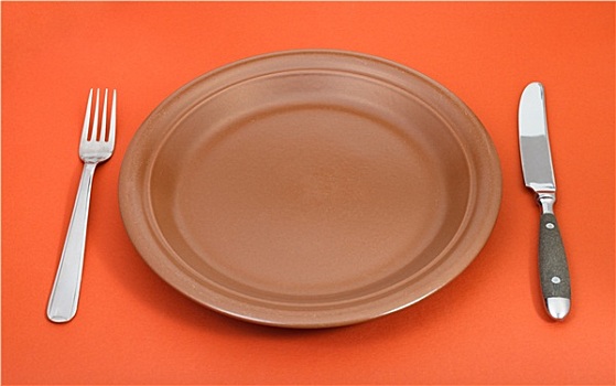 褐色,陶瓷,盘子,叉子,刀,红色