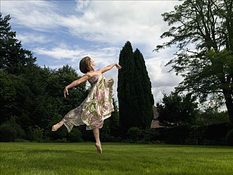 女青年,跳舞,花园