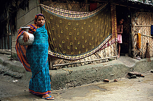 孕妇,锅,饮用水,怀孕,穷,女人,乡村地区,孟加拉,工作,幸存,琐务,清洁,家,洗,布,烹饪