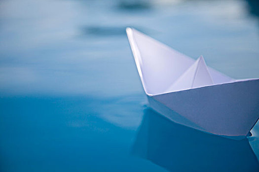 纸船,漂浮
