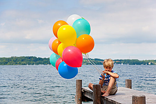 男孩,拿着,气球,木质,码头