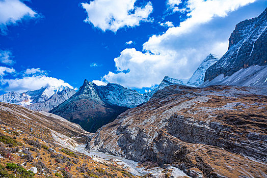 风景,风光,稻城亚丁,川西秋色,稻城,亚丁,稻城亚丁风景,秋天,蓝天,白云,蓝天白云,川西,秋色,风光摄影,风景摄影,高原,雪山,旅游,旅拍,旅行,湖泊,倒影,自然,自然风光,摄影,原创,晓憩枫林,摄