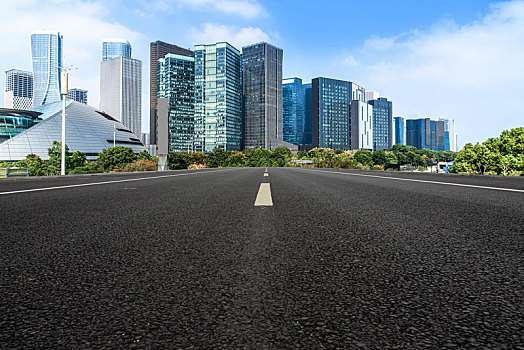 沥青路面天际线和杭州钱江新城建筑景观