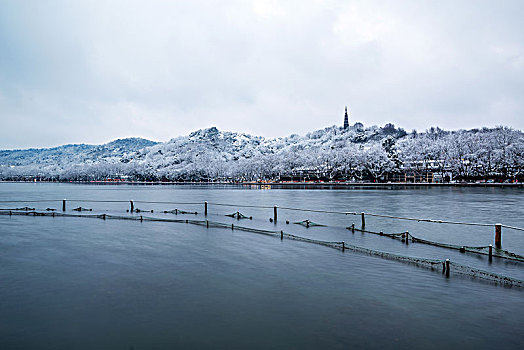 杭州西湖雪景保俶塔