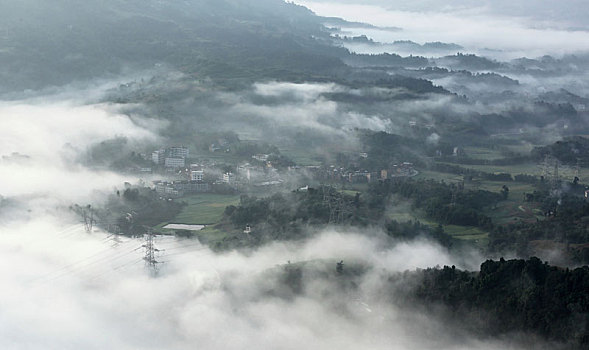 宜宾横江古镇云雾缭绕高山沟壑蜿蜒田野自然风光