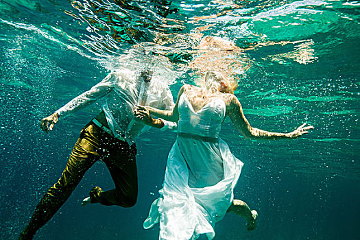 情侣,婚礼,衣服,握手,水下