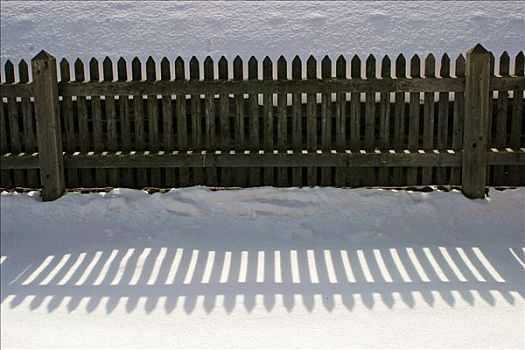 木栏,影子,雪中