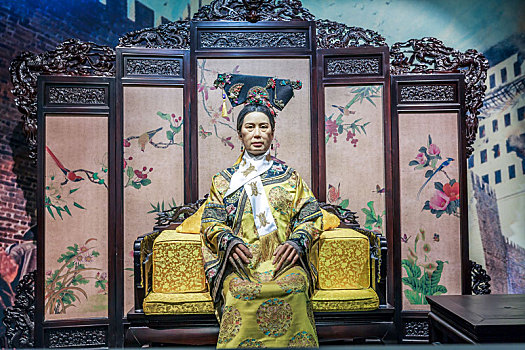 龙椅宝座上的慈禧太后雕塑,南京中国科举博物馆陈列