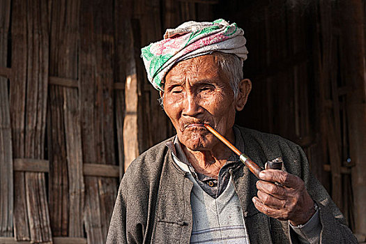 老,男人,部落,吸烟,头像,靠近,钳,掸邦,金三角,缅甸,亚洲