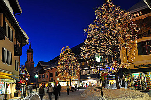 德国,巴伐利亚,加米施帕藤基兴,圣诞装饰,步行街