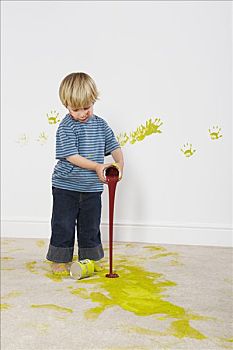幼儿,男孩,倒出,绘画,地毯