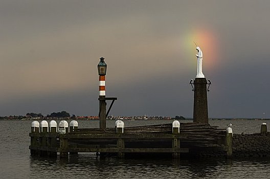 彩虹,后面,雕塑,圣母玛利亚,码头,沃伦丹,北荷兰,荷兰