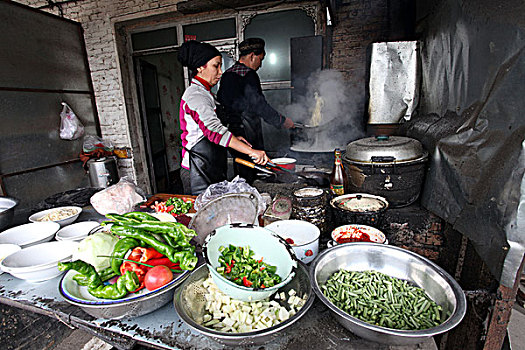 食物,食品,美味,美食,新疆,摊位,快餐,风味,拌面,灶台,厨师